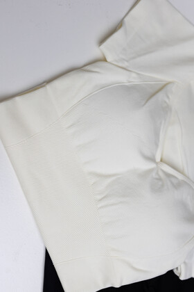 No. 22 - Shapewear bodysuit with U-neck cleavage - Cream - M/L