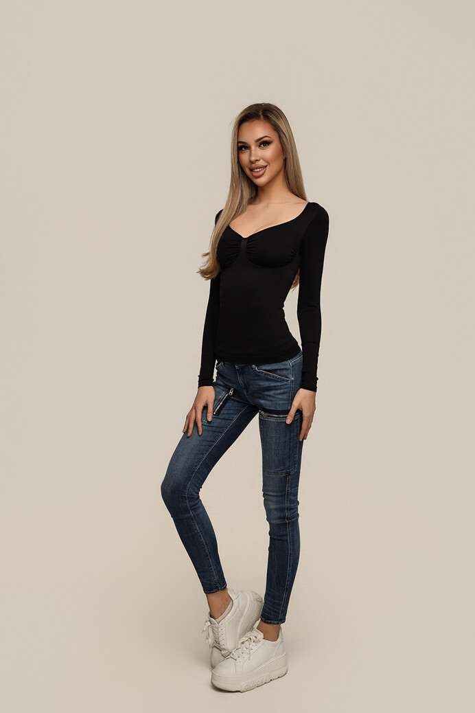 No. 48 - Hosszú ujjú felső mély dekoltázzsal - Black - XS